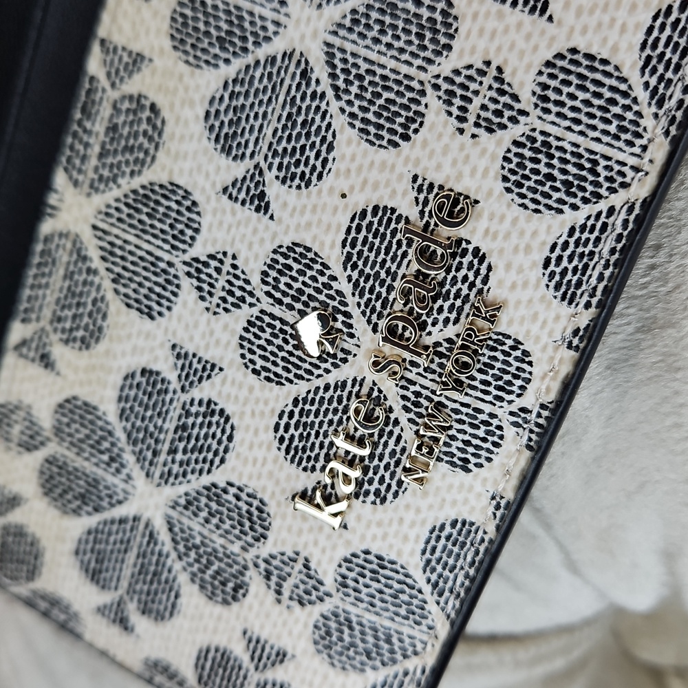 Kate Spade Flower Black and White Card Holder - Picture 4 of 7
